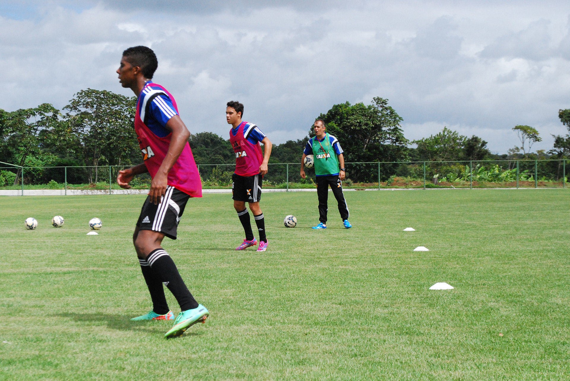 Sessão de treino no CT do Sport. Paratibe, PE, 2015.